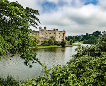 Leeds Castle, Canterbury Cathedral and White Cliffs of Dover Tour